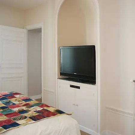 Fontaine - 4 Adults Apartment Paris